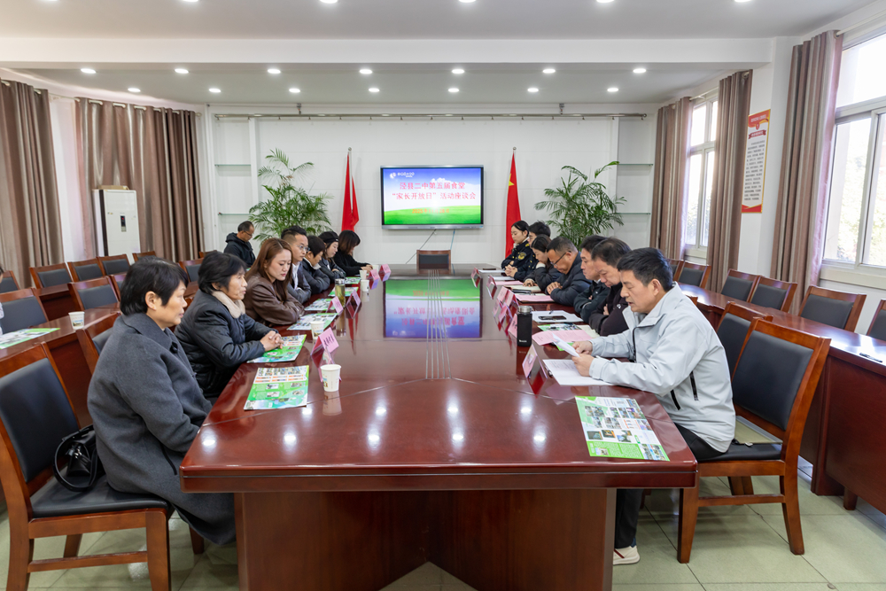 家校携手共创“食安”校园 ——我校举行食堂“家长开放日”活动